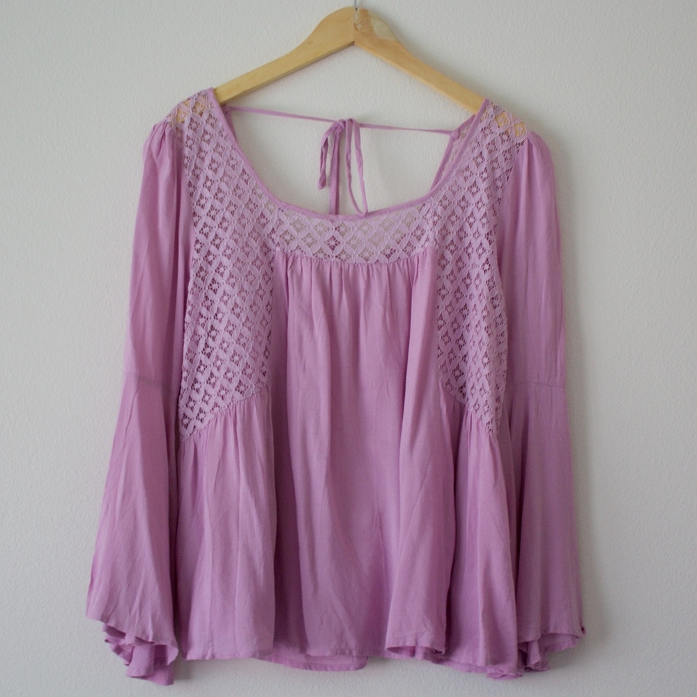 NWOT🌸 Bell-Sleeve Lace Top
